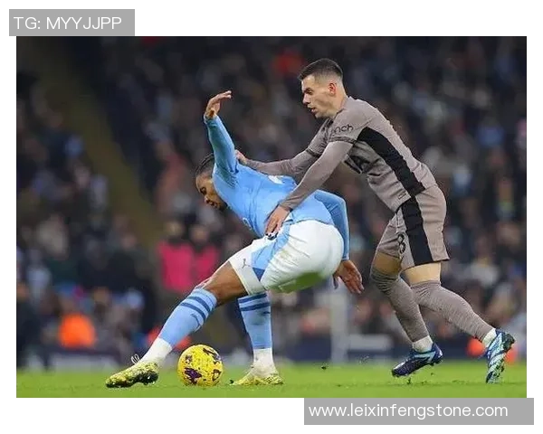 西甲激战热刺险胜曼联绝杀瞬间引发争议判罚全场沸腾