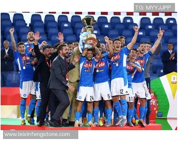 足总杯精彩对决那不勒斯与利物浦战平神扑瞬间引发全场热烈反响