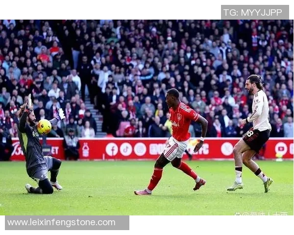 西甲赛场风云再起那不勒斯大胜利物浦引发点球争议